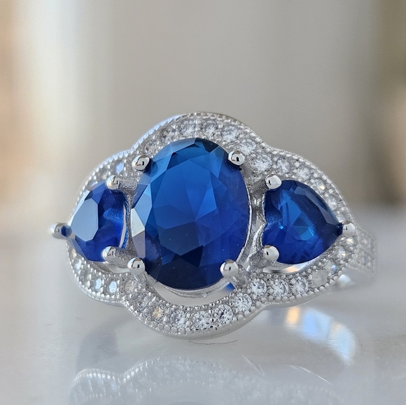 Royal Blue Sapphire Gemstone ring, 925 Sterling Silver Charmed Aroma - Picture 4 of 7